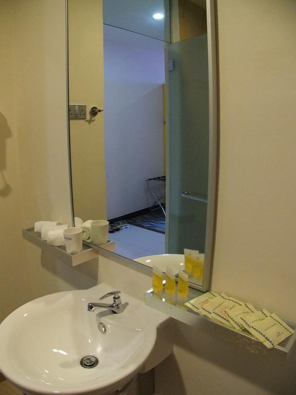 Baguss And Serviced 3* Johor Bahru