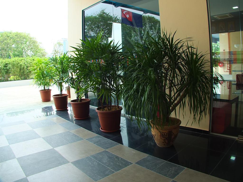 Hotel Baguss And Serviced